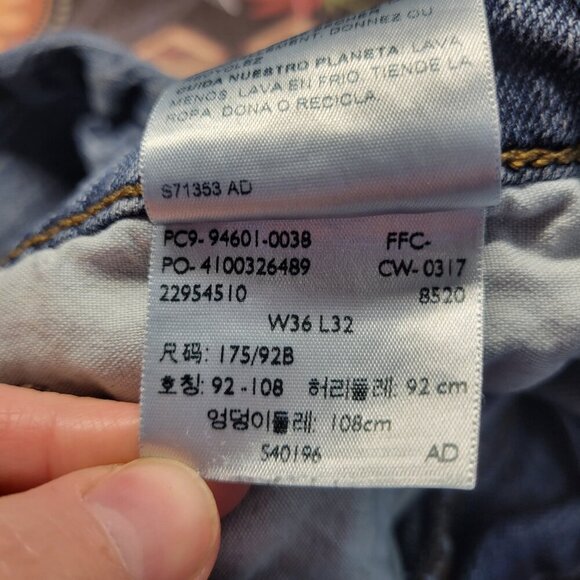 Signature by Levi Strauss Men's 36x32 Medium Wash Denim Blue Straight Leg Jeans - Picture 4 of 7